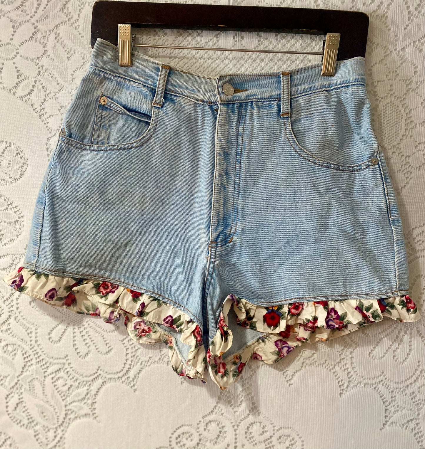 Vintage floral trim shorts
