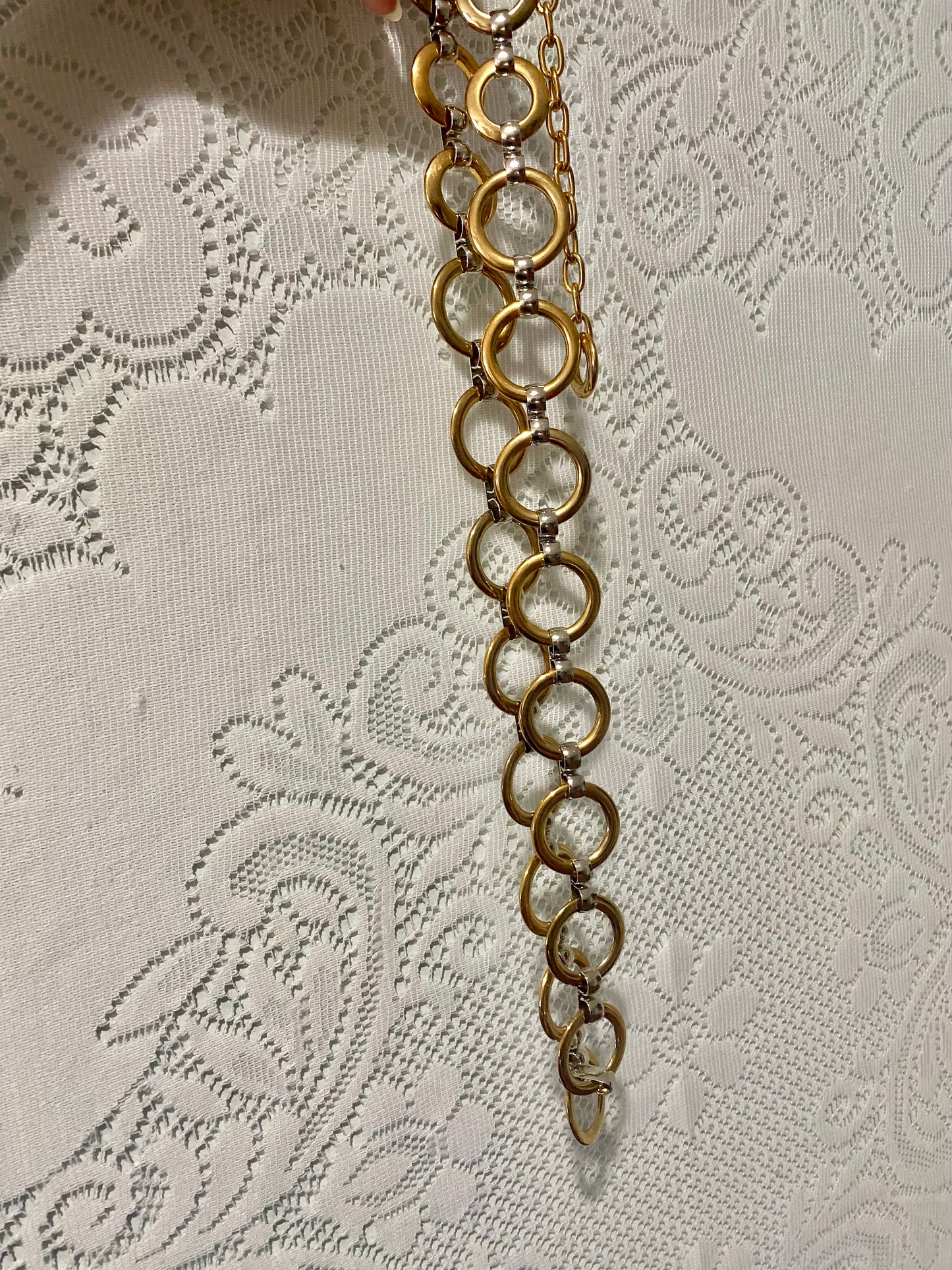 Two-toned chain belt