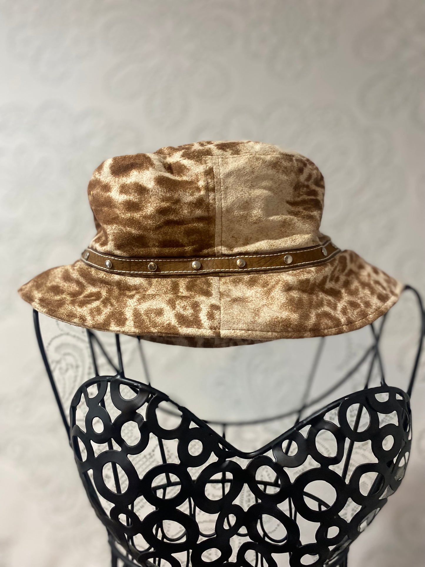 Vintage Guess cheetah bucket hat