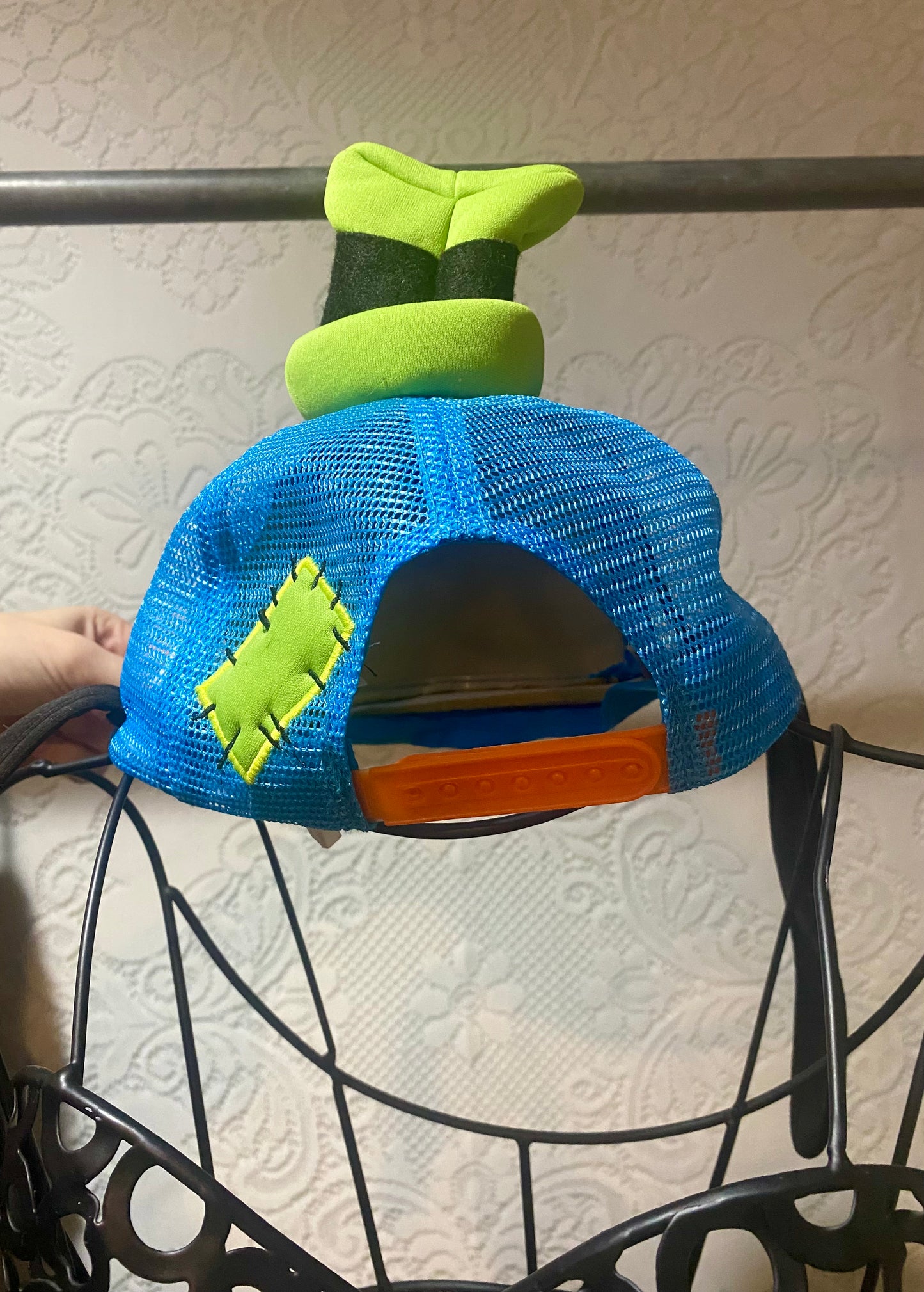 Vntg Goofy snap back!