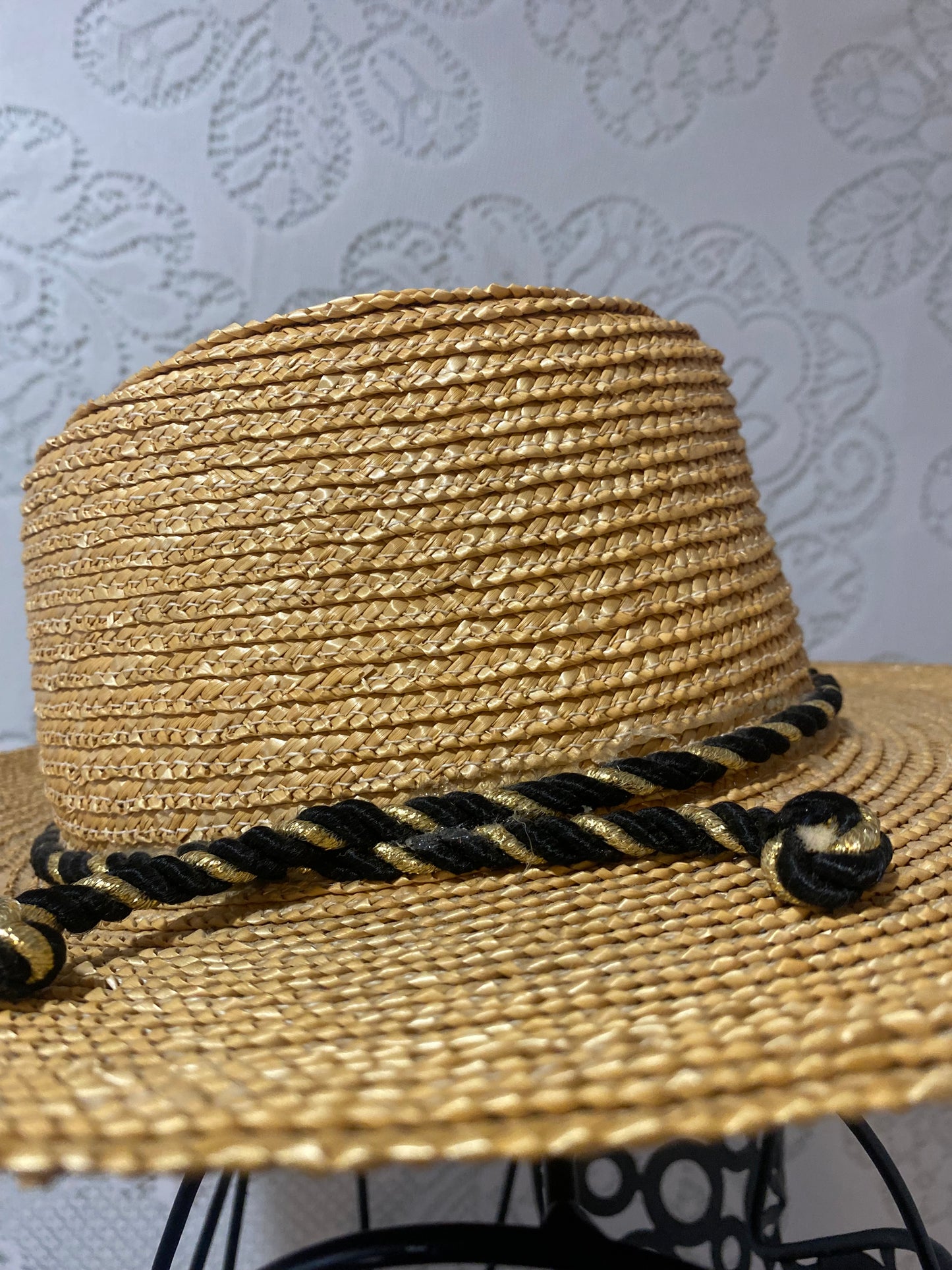 Roped straw hat