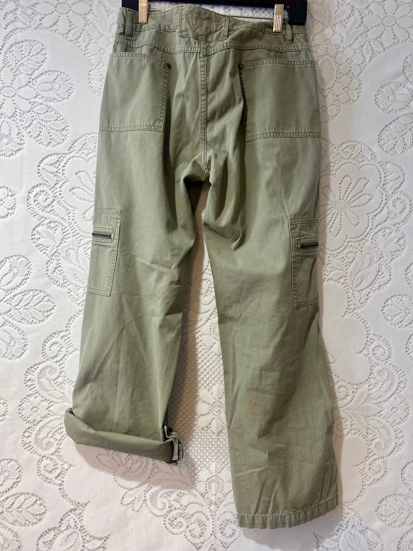 No boundaries cropped cargos