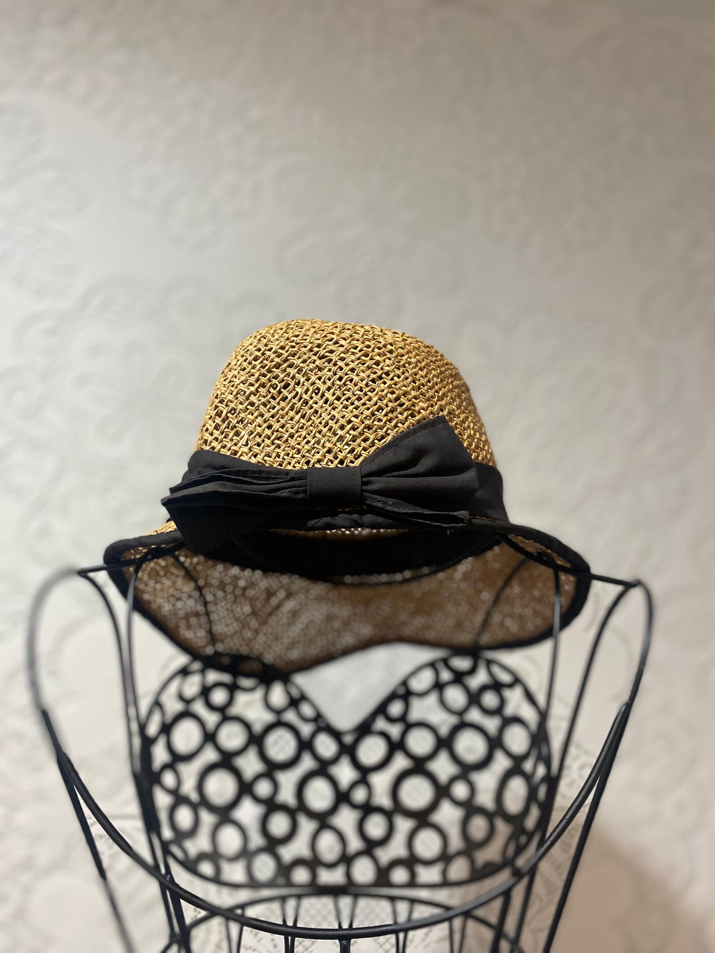 Black & tan visor hat